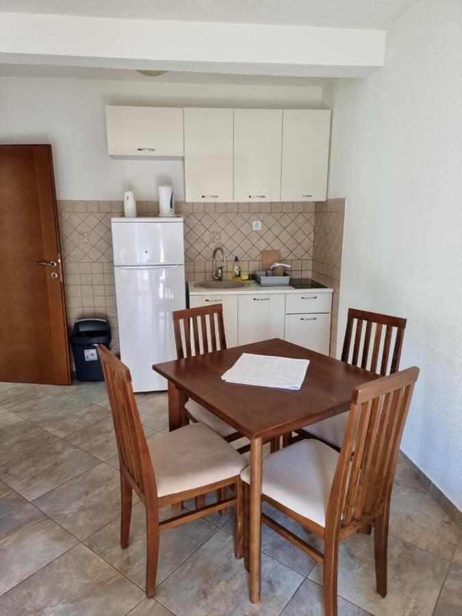 Apartments Vranes Tivat Bagian luar foto