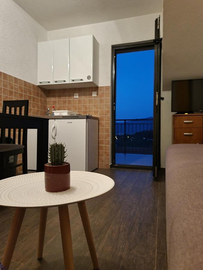 Apartments Vranes Tivat Bagian luar foto
