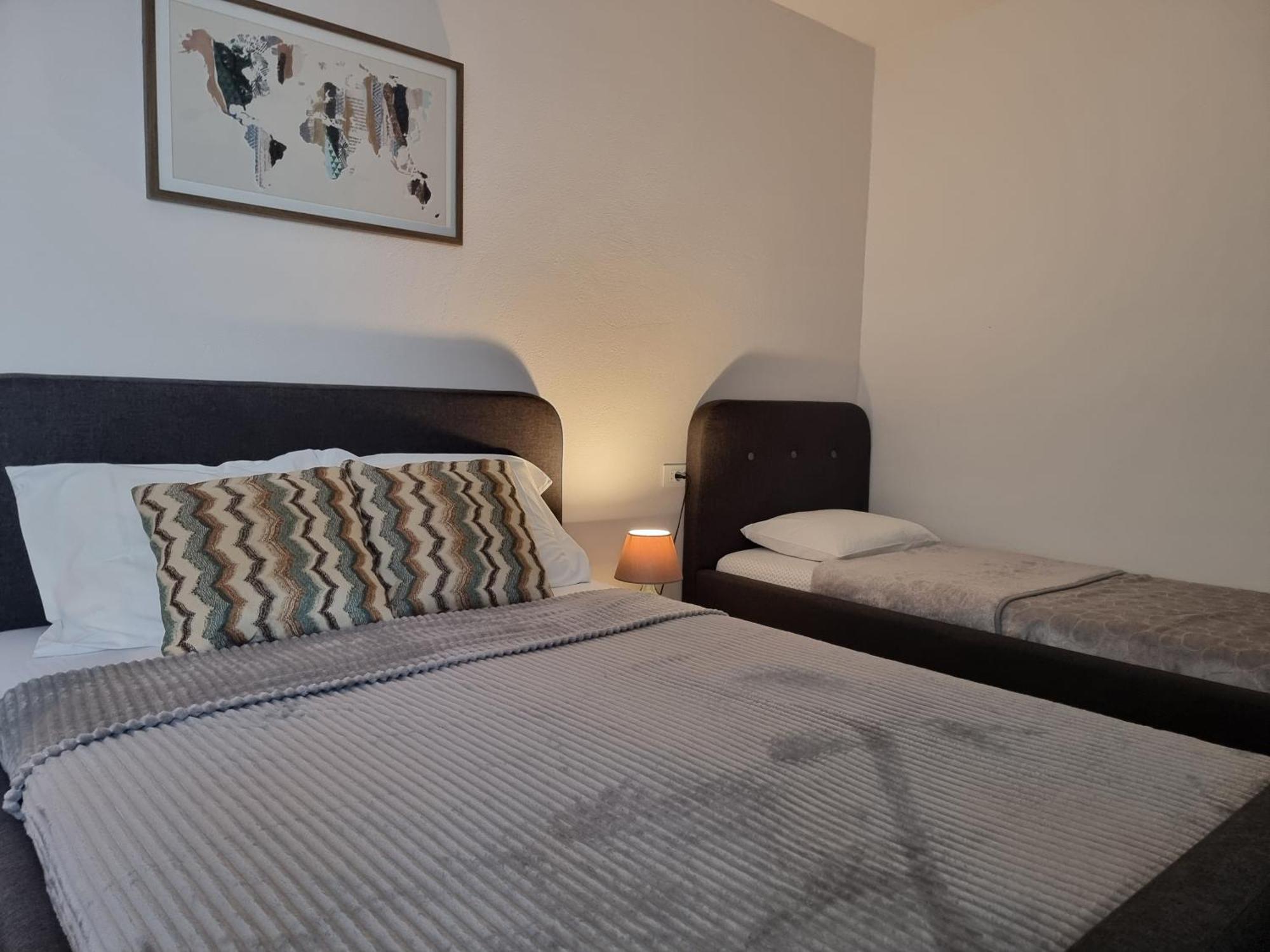 Apartments Vranes Tivat Bagian luar foto