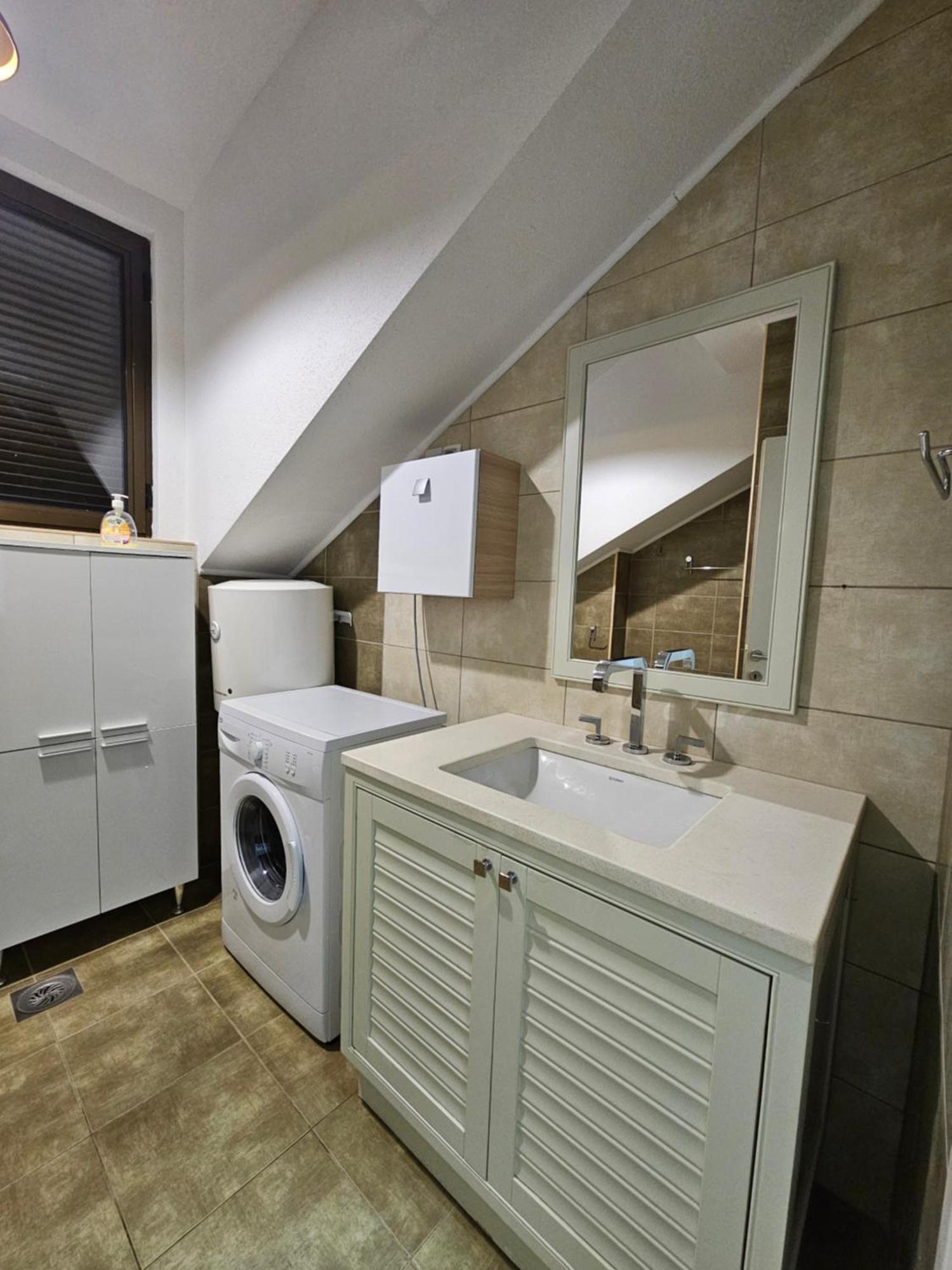 Apartments Vranes Tivat Bagian luar foto