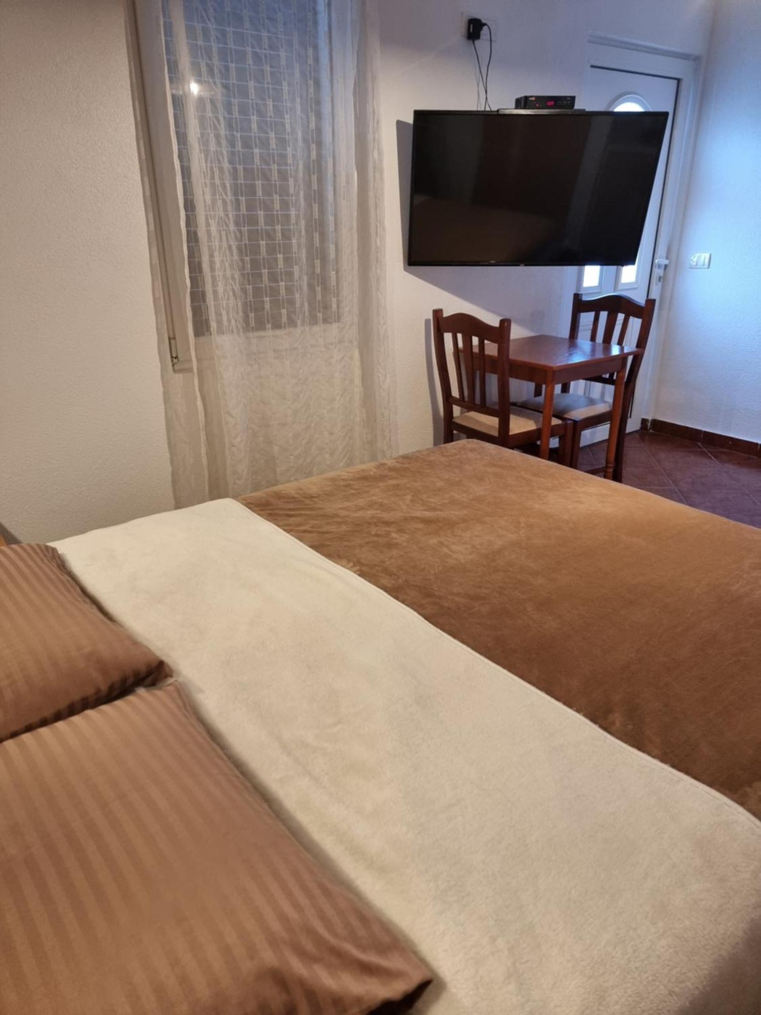 Apartments Vranes Tivat Bagian luar foto