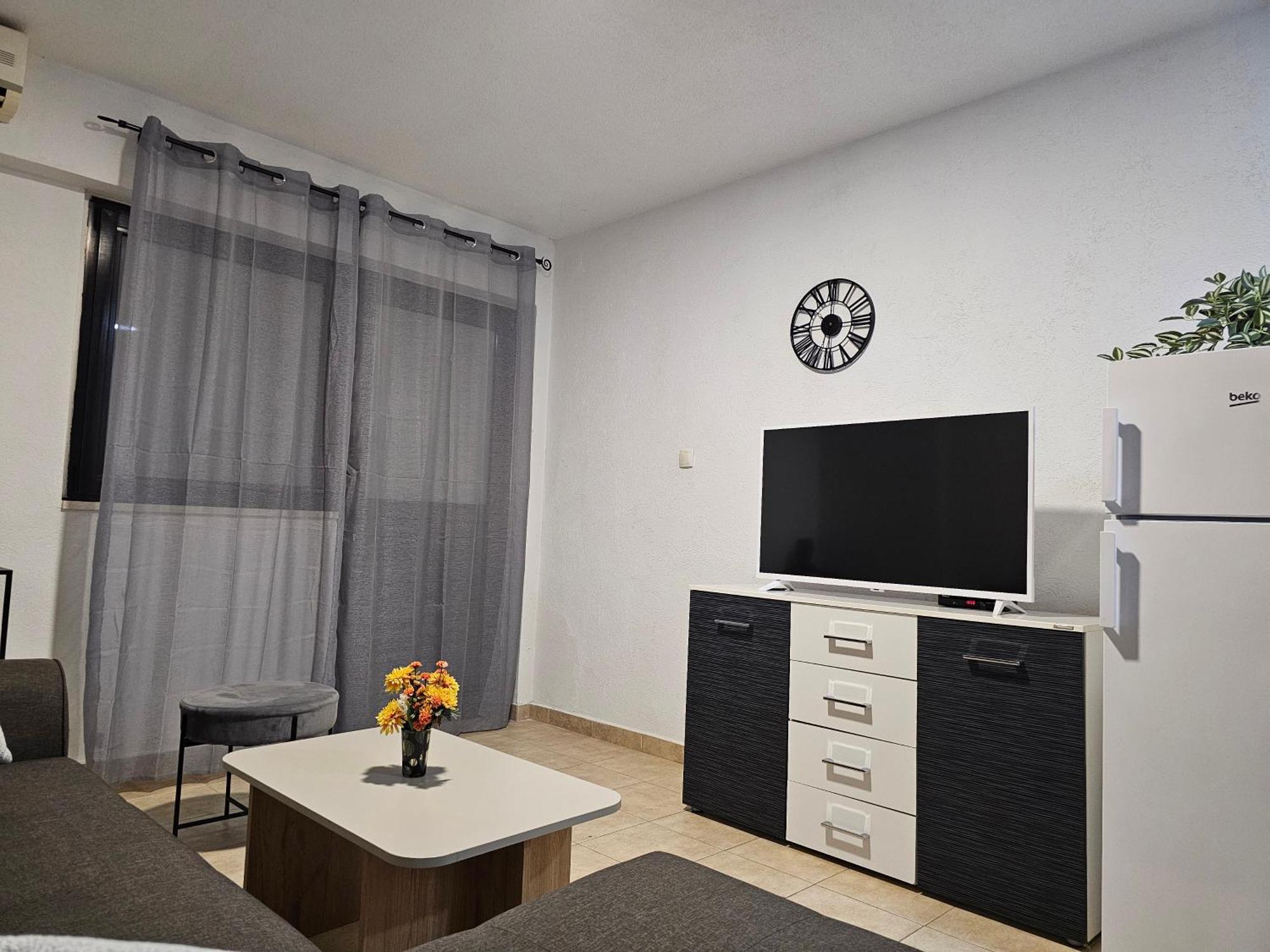 Apartments Vranes Tivat Bagian luar foto