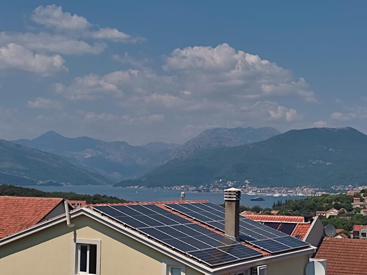 Apartments Vranes Tivat Bagian luar foto
