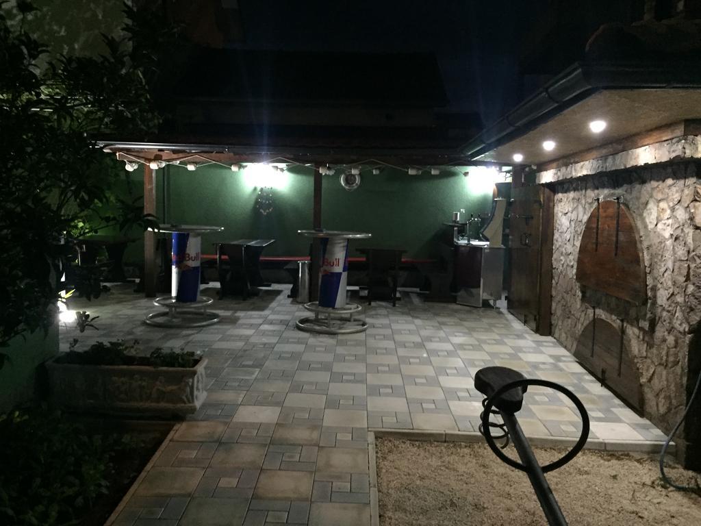Apartments Vranes Tivat Bagian luar foto